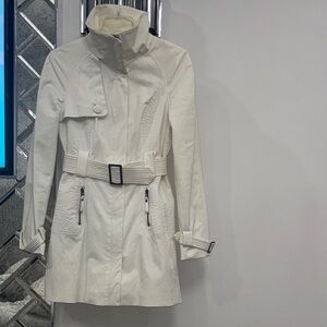 Bebe Elegant White high collar belted zip- up Coat
